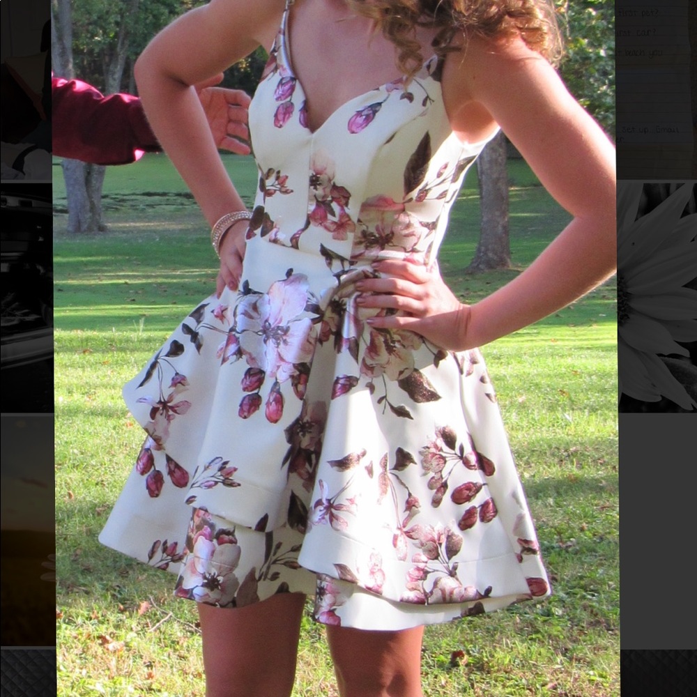 Women’s Prom/Homecoming/Evening/Semi-Formal Dress